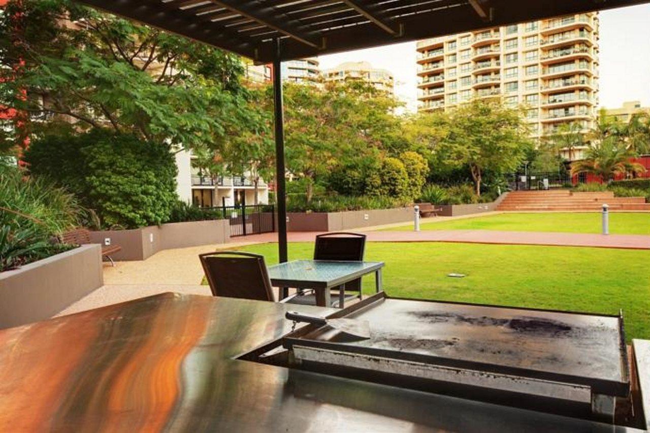 Aparthotel The Docks On Goodwin Brisbane Exterior foto